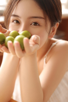 两个男人躁一个女人视频